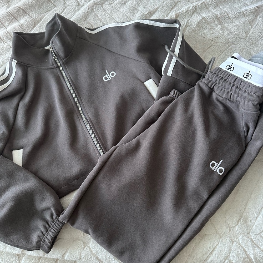 ALO Yoga Gray Cropped zip sweater and joggers, medium petite